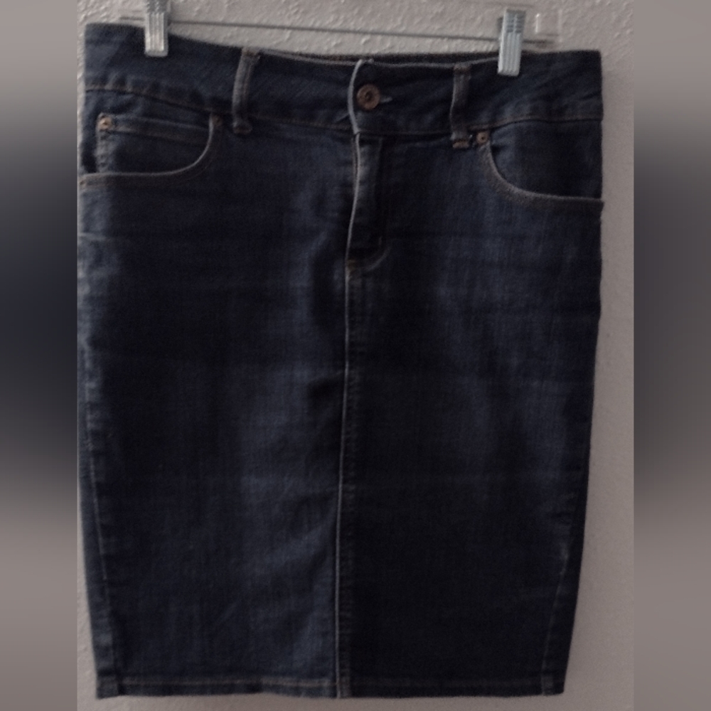 Mixit pencil jean skirt slit in back size 6